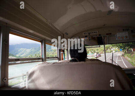 Polinesia Francese, Moorea. Equitazione il bus locale. Foto Stock