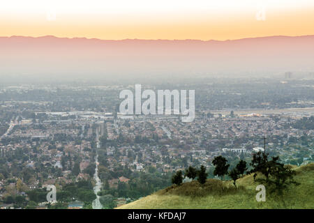 L'aria inquinata Silicon valley tramonto. Foto Stock