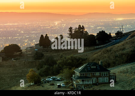 Casa sulla collina guardando la Silicon valley. Foto Stock