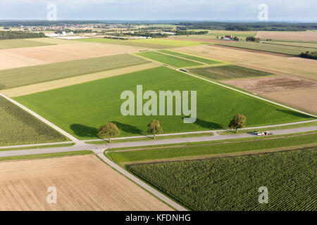 Vista aerea di campi nei pressi Landsberied, Baviera, Germania Foto Stock