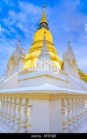 Wat Suan Dok, un tempio buddista, Wat in Chiang Mai nel nord della Thailandia. Si tratta di un tempio reale della terza classe. Il tempio si trova lungo la strada Suthep Foto Stock