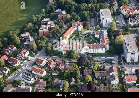 Vista aerea di appartamenti lungo Bäumlstraße, Puchheim, Baviera, Germania Foto Stock