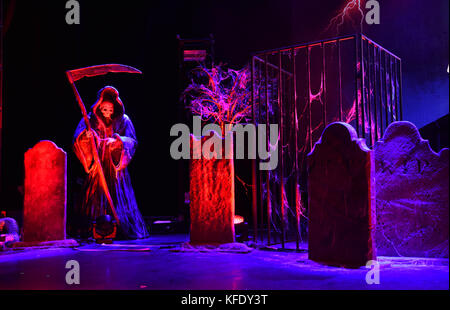 Una visione generale del branding sul palco durante il Monster Mash-Up di Capital con VOXI di Vodafone. L'evento si è svolto stasera all'Eventim Apollo di Londra (venerdì 27 ottobre). La serata del club di Halloween di Capital ha visto la partecipazione di DJ di alcuni dei più grandi DJ e produttori del mondo, tra cui Rudimal, Sigala, Disciples, Kygo e Martin Garrix. L'evento è stato ospitato dal presentatore del Capital Late Show Marvin Humes. Il Monster Mash-Up di Capital con Voxi di Vodafone si svolge sabato 28 ottobre presso la Manchester Academy. PREMERE ASSOCIAZIONE foto. Data immagine: Venerdì 27 ottobre 2017. Il credito fotografico deve essere: Foto Stock