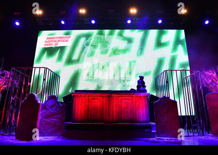 Una visione generale del branding sul palco durante il Monster Mash-Up di Capital con VOXI di Vodafone. L'evento si è svolto stasera presso l'Eventim Apollo di Londra (venerdì 27 ottobre). La serata del club di Halloween della capitale ha visto DJ set di alcuni dei più grandi DJ e produttori del mondo, tra cui rudimental, Sigala, discepoli, Kygo e Martin Garrix. L'evento è stato ospitato dal presentatore del Capital Late Show Marvin Humes. Monster Mash-Up di Capital con Voxi di Vodafone contiunes Sabato 28 ottobre presso la Manchester Academy. PREMERE ASSOCIAZIONE foto. Data foto: Venerdì 27 ottobre 2017. Il credito fotografico dovrebbe essere Foto Stock