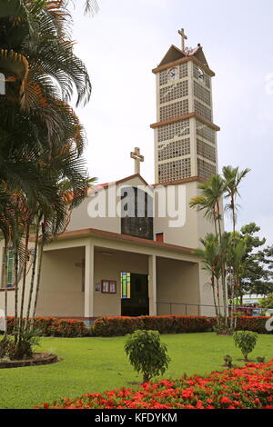 La Iglesia de San Juan Bosco, Calle 470, La Fortuna, provincia di Alajuela, Costa Rica, America Centrale Foto Stock