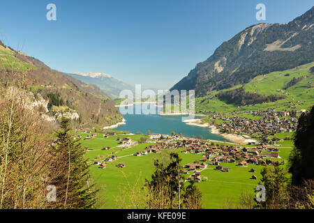 Vista su lungernersee nel cantone di Obvaldo, Svizzera Foto Stock