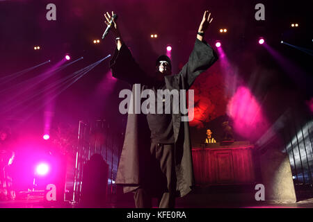 Sigala si esibisce durante il Monster Mash-Up di Capital con VOXI di Vodafone. L'evento si è svolto stasera all'Eventim Apollo di Londra (venerdì 27 ottobre). La serata del club di Halloween di Capital ha visto la partecipazione di DJ di alcuni dei più grandi DJ e produttori del mondo, tra cui Rudimal, Sigala, Disciples, Kygo e Martin Garrix. L'evento è stato ospitato dal presentatore del Capital Late Show Marvin Humes. Il Monster Mash-Up di Capital con Voxi di Vodafone si svolge sabato 28 ottobre presso la Manchester Academy. PREMERE ASSOCIAZIONE foto. Data immagine: Venerdì 27 ottobre 2017. Il credito fotografico dovrebbe essere: Matt Crossick/PA W Foto Stock