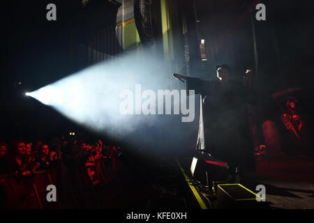 Sigala si esibisce durante il Monster Mash-Up di Capital con VOXI di Vodafone. L'evento si è svolto stasera all'Eventim Apollo di Londra (venerdì 27 ottobre). La serata del club di Halloween di Capital ha visto la partecipazione di DJ di alcuni dei più grandi DJ e produttori del mondo, tra cui Rudimal, Sigala, Disciples, Kygo e Martin Garrix. L'evento è stato ospitato dal presentatore del Capital Late Show Marvin Humes. Il Monster Mash-Up di Capital con Voxi di Vodafone si svolge sabato 28 ottobre presso la Manchester Academy. PREMERE ASSOCIAZIONE foto. Data immagine: Venerdì 27 ottobre 2017. Il credito fotografico dovrebbe essere: Matt Crossick/PA W Foto Stock