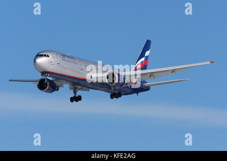 Sheremetyevo, Moscow Region, Russia - 10 marzo 2011: Aeroflot Boeing 767-300 vp-bww sbarco presso l'aeroporto internazionale di Sheremetyevo. Foto Stock