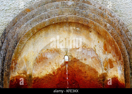 Molla di minerali, con una bellissima struttura parete in background. Foto Stock