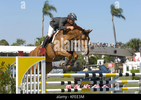 Keean bianco (possono) riding Vienna Rouge, Winter Festival equestre, Wellington Florida, febbraio 2007, WEF Challenge Cup Round V Foto Stock