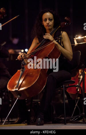 Mfcc, Malta - Sep 15 - membri della National Philharmonic Orchestra durante rockestra 2012 il 15 settembre 2012 Foto Stock