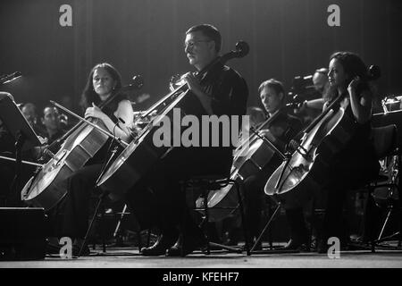 Mfcc, Malta - Sep 15 - membri della National Philharmonic Orchestra durante rockestra 2012 il 15 settembre 2012 Foto Stock