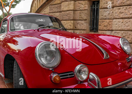 MONTE CARLO, Monaco - 6 Settembre 2017: una Porsche auto classica nelle strade di Monte Carlo Foto Stock