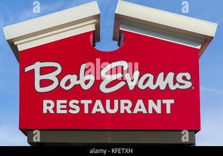 SOUTH Bend, IN/USA - Ottobre 19, 2017: Bob Evants Ristorante segno esterno e il logo. Bob Evens ristoranti è una catena di cene informali ristoranti in Foto Stock