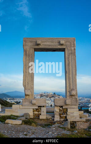 Portara di Naxos, punto di riferimento dell'isola di Naxos, Cicladi, Egeo, Grecia Foto Stock