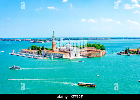 L'Isola di San Giorgio maggiore e il canale della Giudecca visto dal campanile in Piazza San Marco Foto Stock