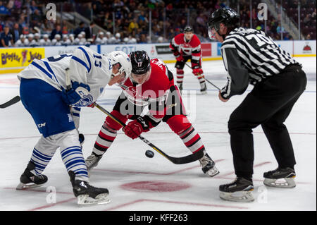 22 settembre 2017. Mississauga, ONTARIO, Canada - Hoelscher Mitchell sul ghiaccio durante la partita di hockey della stagione regolare OHL 2017-18 Mississauga Steelheads Foto Stock
