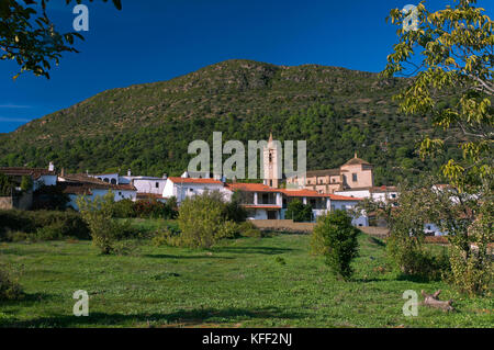 Vista panoramica, Linares de la Sierra, provincia di Huelva, regione dell'Andalusia, Spagna, Europa Foto Stock