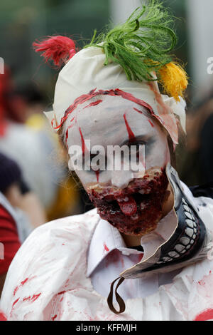 Montreal, Canada. 28 ottobre, 2017. una femmina zombie che partecipano al Montreal zombie a piedi credito: Richard prudhomme/alamy live news Foto Stock
