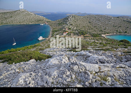 Porto naturale sull'isola disabitata lebrnaka,nationalpark isole di Kornati, mare adriatico, mare mediterraneo, DALMAZIA, CROAZIA Foto Stock