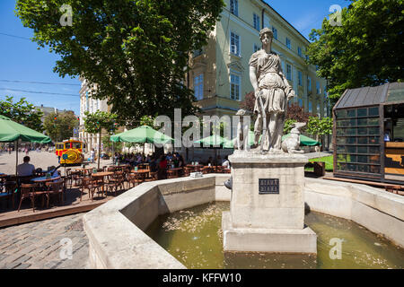 La Statua di Diana in souht-angolo est di Rynok (Mercato) Square, Lviv, Ucraina Foto Stock