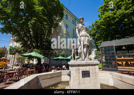 La Statua di Diana in souht-angolo est di Rynok (Mercato) Square, Lviv, Ucraina Foto Stock