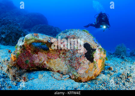 Anfora subacquea e subacquea, Mare Adriatico, Mar Mediterraneo, Isola di Lastovo, Dalmazia, Croazia, SIGNOR Sì Foto Stock