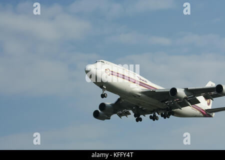 CHIANGMAI , Tailandia- circa 2007: HS-TGH Boeing 747-400 di Thaiairway. Per il volo di Chiangmai e l'aeroporto Suvarnabhumi di Bangkok, Tailandia. Foto Stock