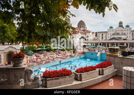 Ungheria, Budapest, Bagno termale e piscina di Gellert complessa Foto Stock