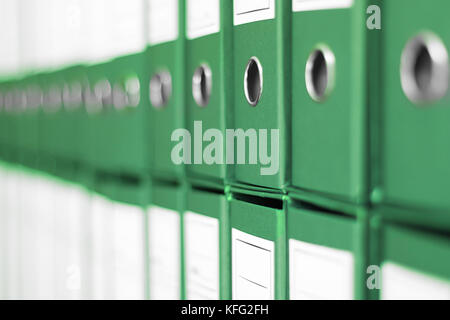 Raccoglitori ad anelli, File di archivio Scaffale ufficio Foto stock - Alamy