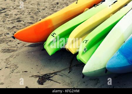 Cross-immagine elaborata di multi-plastica colorata kayak. Foto Stock