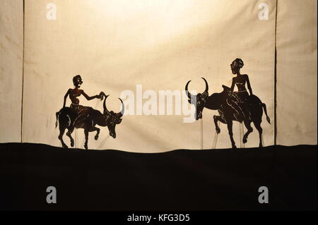 Shadow Puppets, Sovannaphum Theatre, Boeung Trabek, Phnom Penh Cambogia. Credito: Kraig Lieb Foto Stock