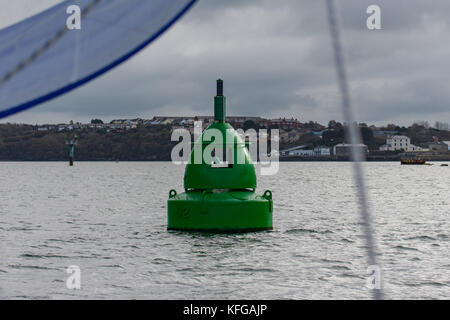 Carr spit no.2 dritta boa di navigazione off Pembroke Dock, Milford haven Foto Stock