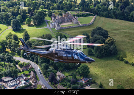 Leonardo AW109SP G-MAOL - Fotografia aerea sulla campagna del Northamptonshire, Rockingham Castle Foto Stock