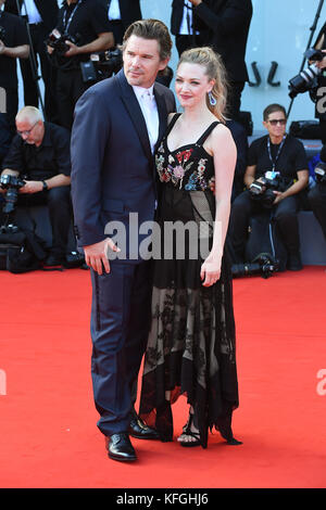 Ethan Hawke e Amanda Seyfried frequentare il primo riformato premiere durante la 74a Venezia Film Festival di Venezia, Italia. © Paul Treadway Foto Stock