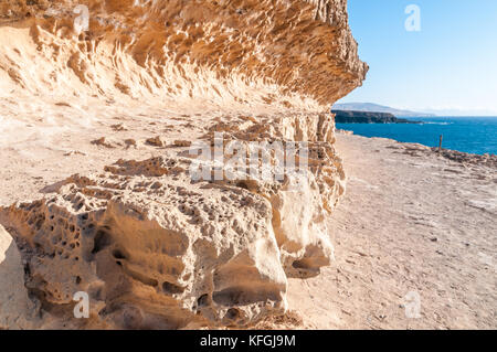 Dune del Pliocene, calcarenites formata dai resti fossili di Shell e alghe marine, gli indicatori dell'esistenza di un clima più mite. Ajuy, Fuerteventura, Foto Stock