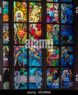 Finestra di Praga la Cattedrale di San Vito e creato da Mucha Foto Stock