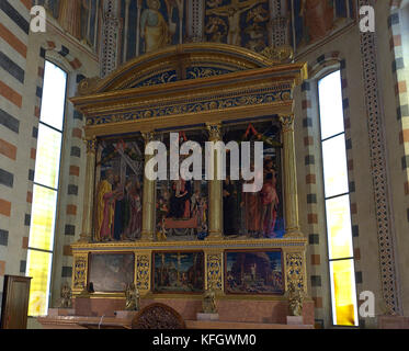 Verona Veneto Italia. Basilica di San Zeno UNESCO - Sito Patrimonio dell'umanità. Altare Polittico Ligneo 'Maestˆ della Vergine" di Andrea Mantegna 1456-1459. Te Foto Stock