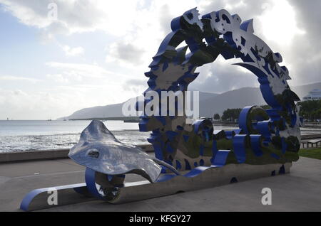 Una scultura sul lungomare esplanade a Cairns nel Queensland, Australia Foto Stock