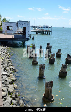 Il Boardwalk e waterfront sul Trinity Inlet a Cairns nel Queensland del Nord, Australia Foto Stock