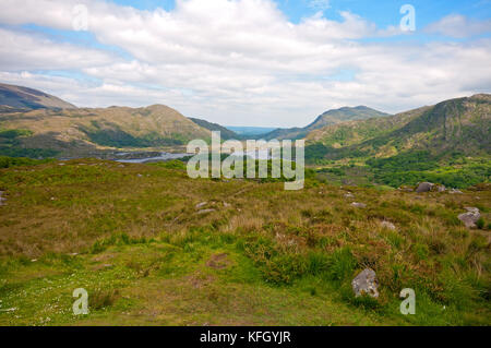 Vista del Parco Nazionale di Killarney e Lago Superiore dal Ladies View punto panoramico, nella contea di Kerry, Irlanda Foto Stock