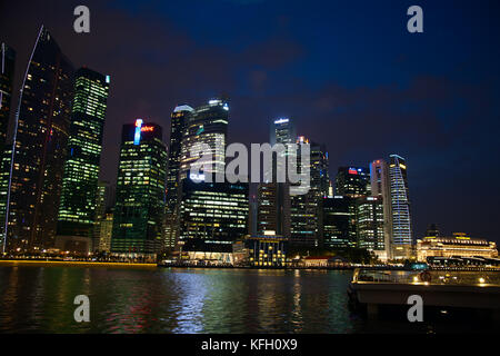 Singapore - 3 marzo: Singapore downtown cityscape il 3 marzo 2012 a Singapore. singapore downtown con business area, degli alberghi e dei casinò è di tou principale Foto Stock