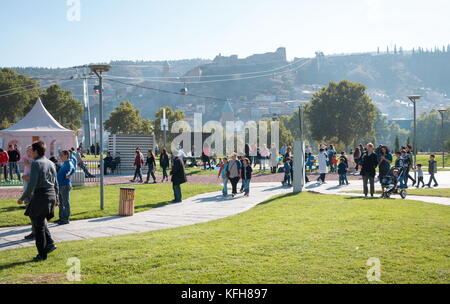 TBILISI, GEORGIA - 07,2017 OTTOBRE: Persone durante le celebrazioni di Tbilisoba. Tbilisoba è il famoso festival di Tbilisi Foto Stock