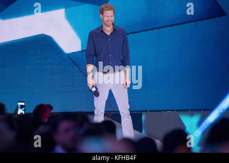 Il principe Harry partecipa a un WE Day, evento educativo e di ispirazione che celebra il potere dei giovani di fare la differenza positiva nel mondo. Con: Prince Harry Where: Toronto, Canada When: 28 Set 2017 Credit: Euan Cherry/WENN.com Foto Stock