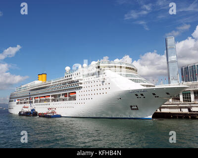 Vista della Costa Victoria nave da crociera ormeggiata a Ocean Terminal di Hong Kong Foto Stock