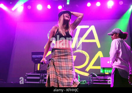 Chester, Pennsylvania, Stati Uniti. 28th ottobre 2017. Rita ora si esibisce ad Harrah's a Chester, Pa il 28 ottobre 2017 ***COPERTURA DELLA CASA credito: Star Shooter/Media Punch/Alamy Live News Foto Stock