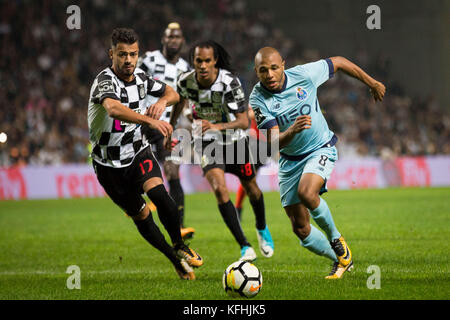 Porto, Portogallo. 28 ott 2017. fc porto lettore di brahimi in azione durante la prima partita di campionato tra boavista fc ed fc porto, a stadium axa a porto, Portogallo. Credito: diogo baptista/alamy live news Foto Stock