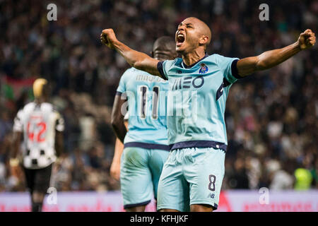 Porto, Portogallo. 28 ott 2017. fc porto lettore di brahimi in azione durante la prima partita di campionato tra boavista fc ed fc porto, a stadium axa a porto, Portogallo. Credito: diogo baptista/alamy live news Foto Stock