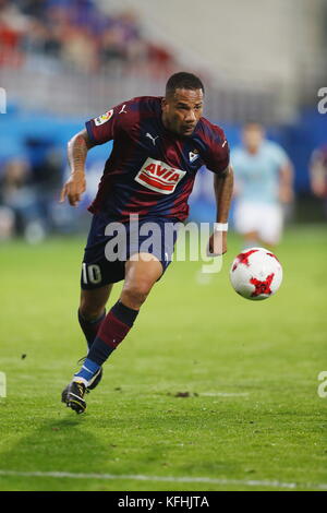 Eibar, Spagna. 25 ottobre 2017. Bebe (Eibar) calcio: Partita spagnola della Copa del Rey tra SD Eibar 1-2 RC Celta de Vigo all'Estadio Municipal de Ipurua di Eibar, Spagna. Crediti: Mutsu Kawamori/AFLO/Alamy Live News Foto Stock